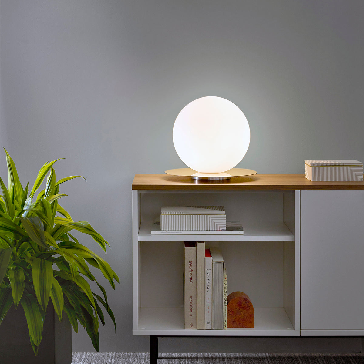 Bola Sphere Table